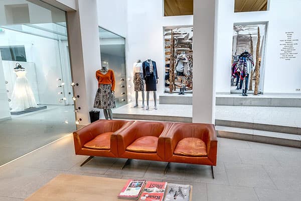 Cách Trang Trí Cửa Hàng Thời Trang Thu Hút Khách Hàng